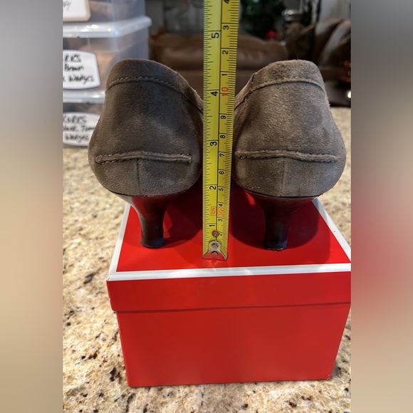 Coach Winnie Feathered Grey Suede Pointed Toe Kitten Heels - Picture 12 of 16